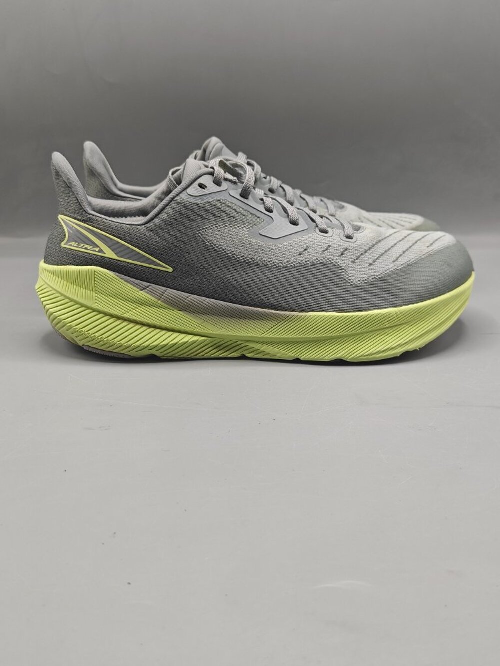 Altra Experience Flow Grey/Green 4mm Heel Drop Running Shoe Man's Size 8.5 US